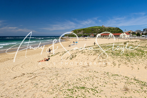 06NewcastleNobbysBeach02