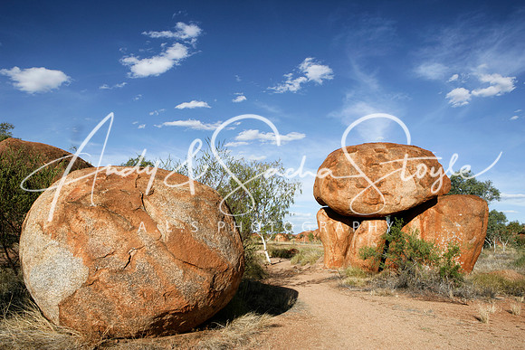 03Devil'sMarbles02