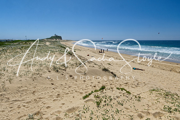 06NewcastleNobbysBeach01